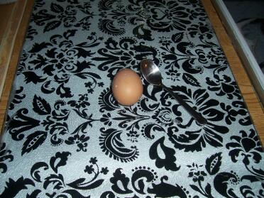 Vores første æg (det er det mindste æg, vi nogensinde har set lol)