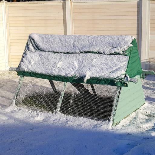  Omlet hønsehus i træ på Snow.