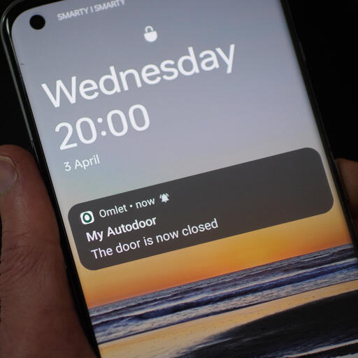 Nærbillede af Omlet app-notifikationen på en smartphone