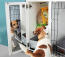 Fido Studio spejl lader dine hunde reflektere over deres dag!